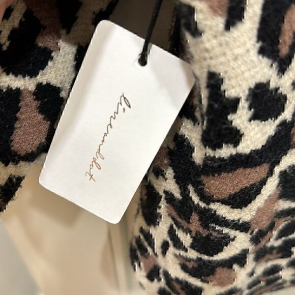 NWT - Line & Dot Leopard Sweater Size Small - Picture 11 of 11